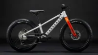 Commencal RAMONES 20 REVOSHIFT PURE WHITE 2023 20" Diamant Commencal RAMONES 20 REVOSHIFT PURE WHITE 2023 20" Diamant